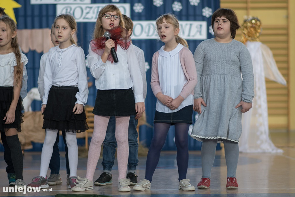 Jasełka i koncert świąteczny w uniejowskiej podstawówce