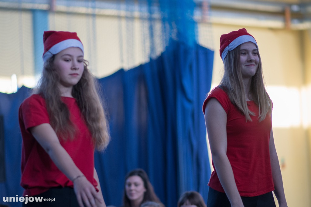 Jasełka i koncert świąteczny w uniejowskiej podstawówce