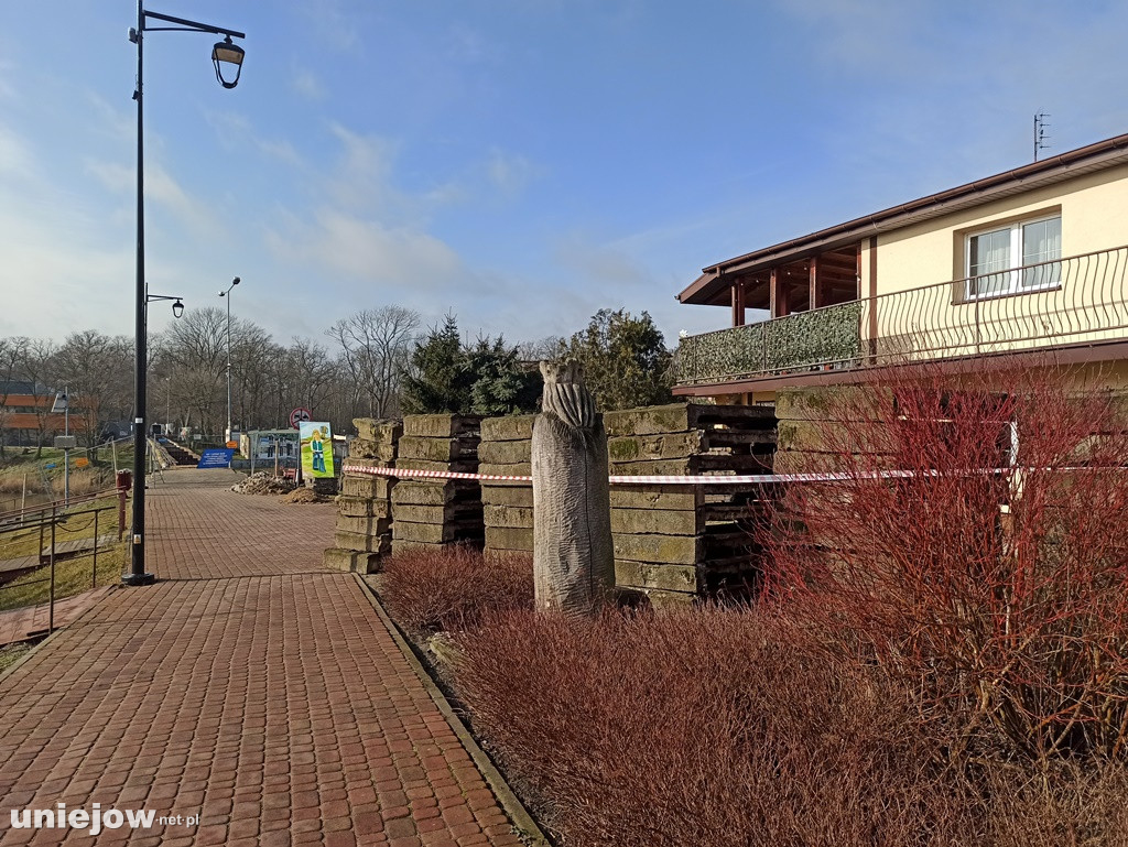 Trwają prace remontowe uniejowskiej kładki