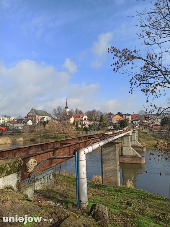 Trwają prace remontowe uniejowskiej kładki