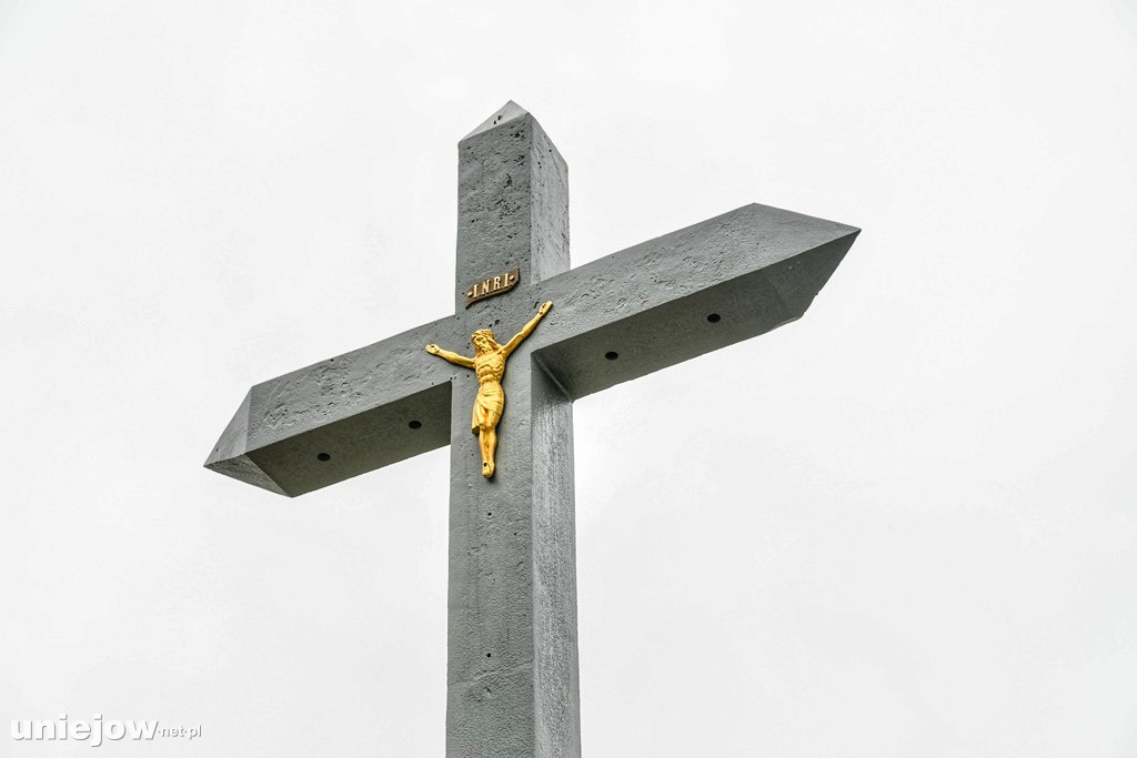 Jak zmieniło się otoczenie uniejowskiej kolegiaty?