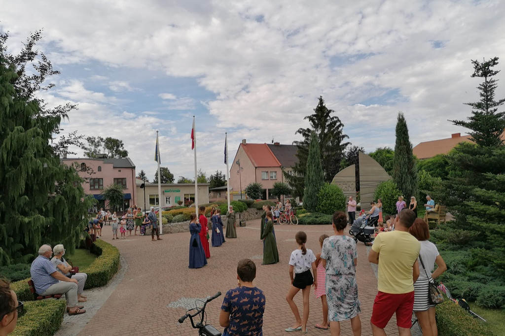 Dworzanie wystąpili na Rynku