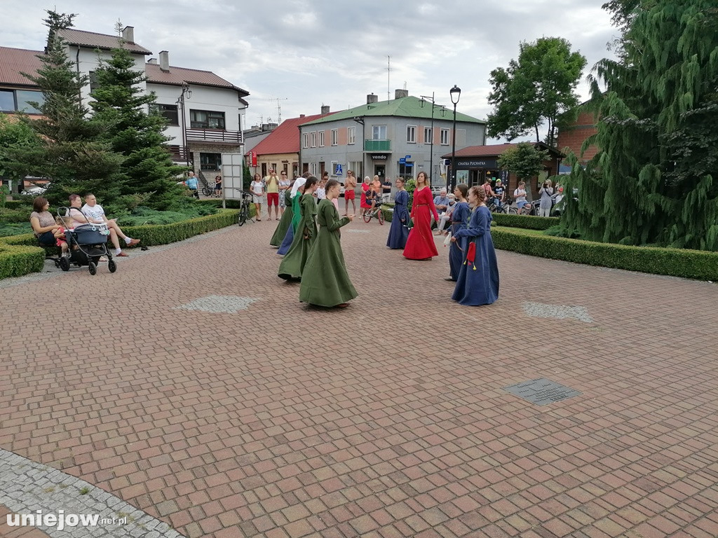 Dworzanie wystąpili na Rynku