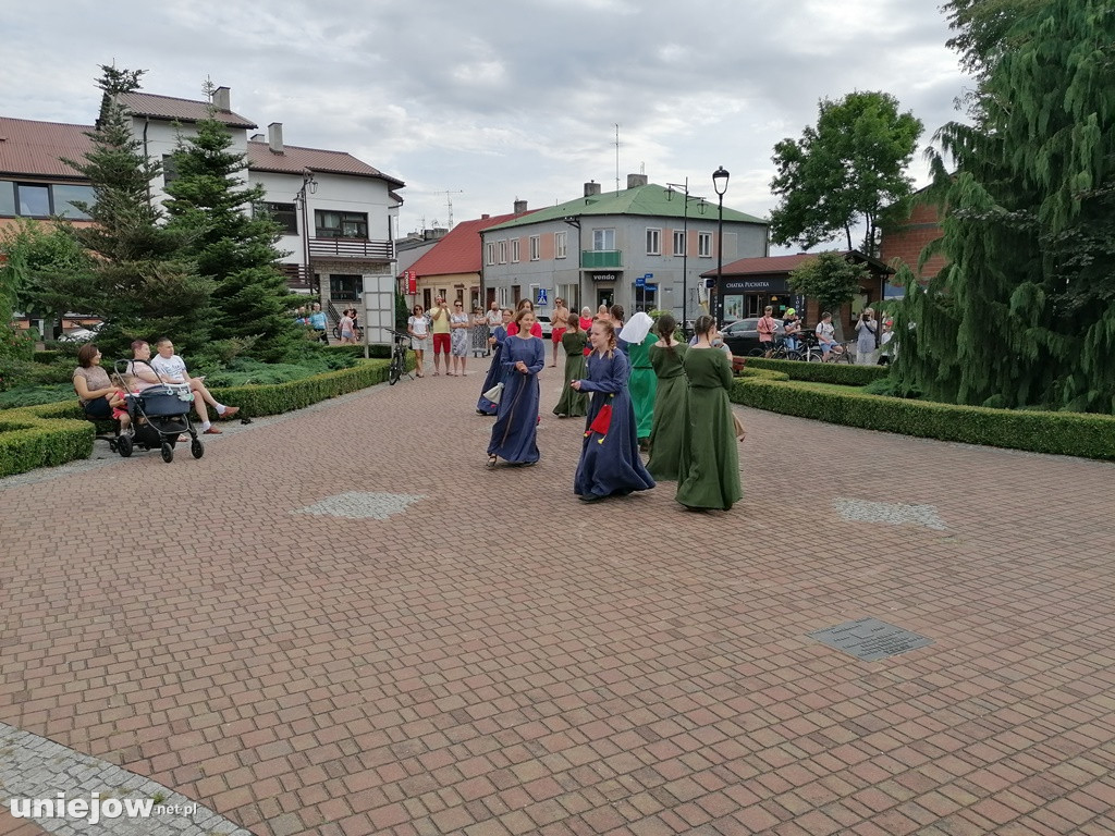 Dworzanie wystąpili na Rynku