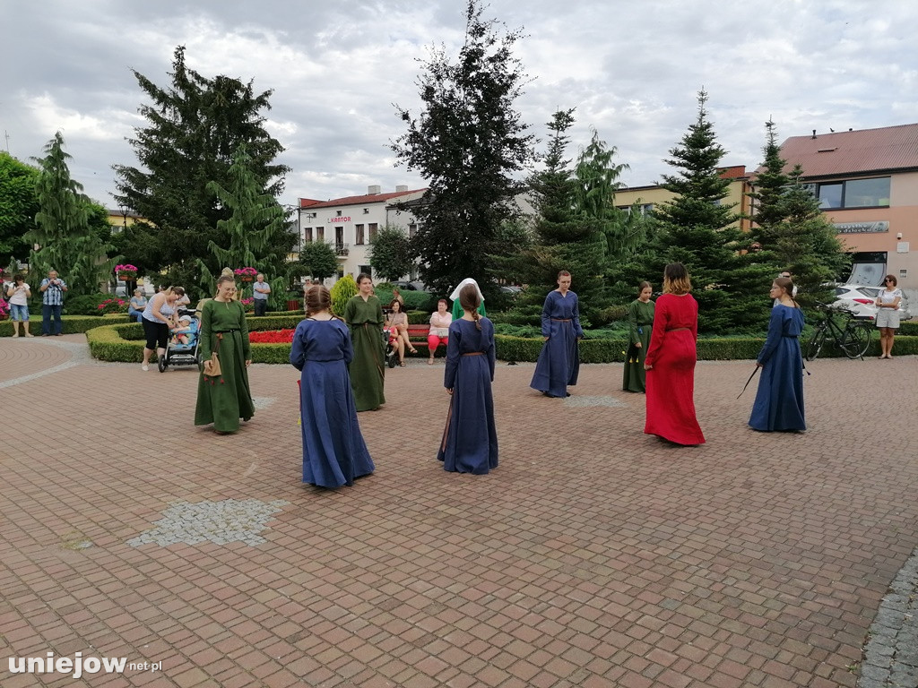 Dworzanie wystąpili na Rynku