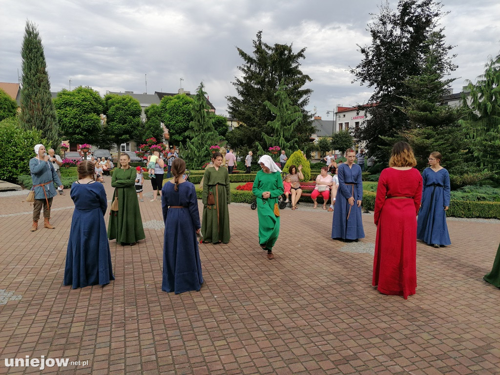 Dworzanie wystąpili na Rynku