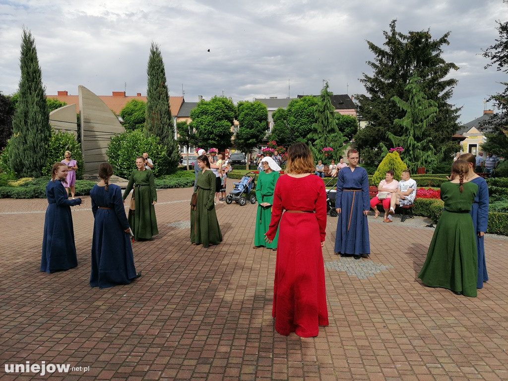 Dworzanie wystąpili na Rynku