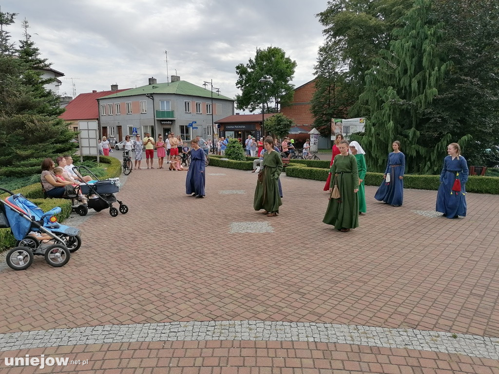 Dworzanie wystąpili na Rynku
