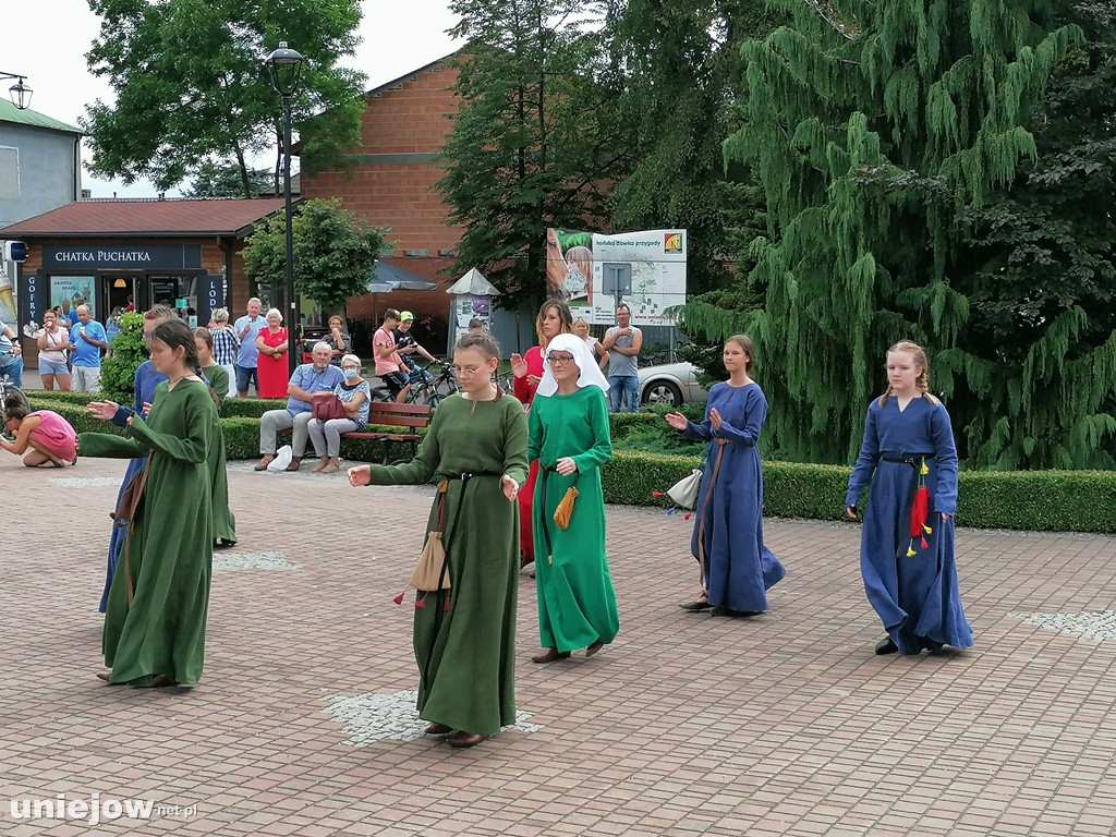Dworzanie wystąpili na Rynku