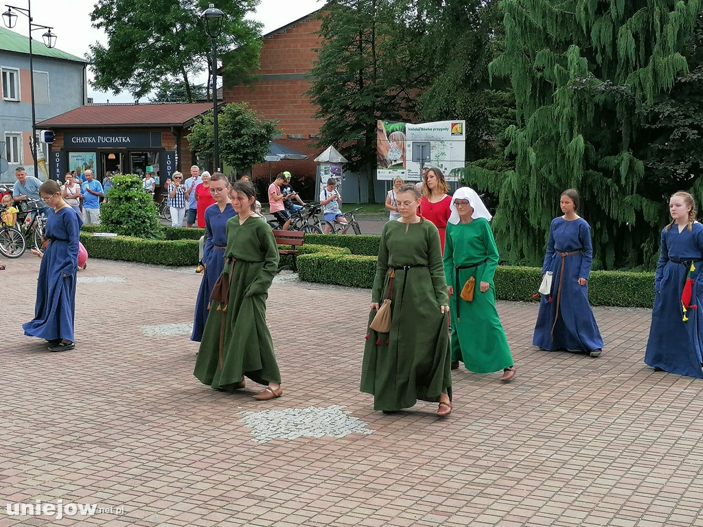Dworzanie wystąpili na Rynku
