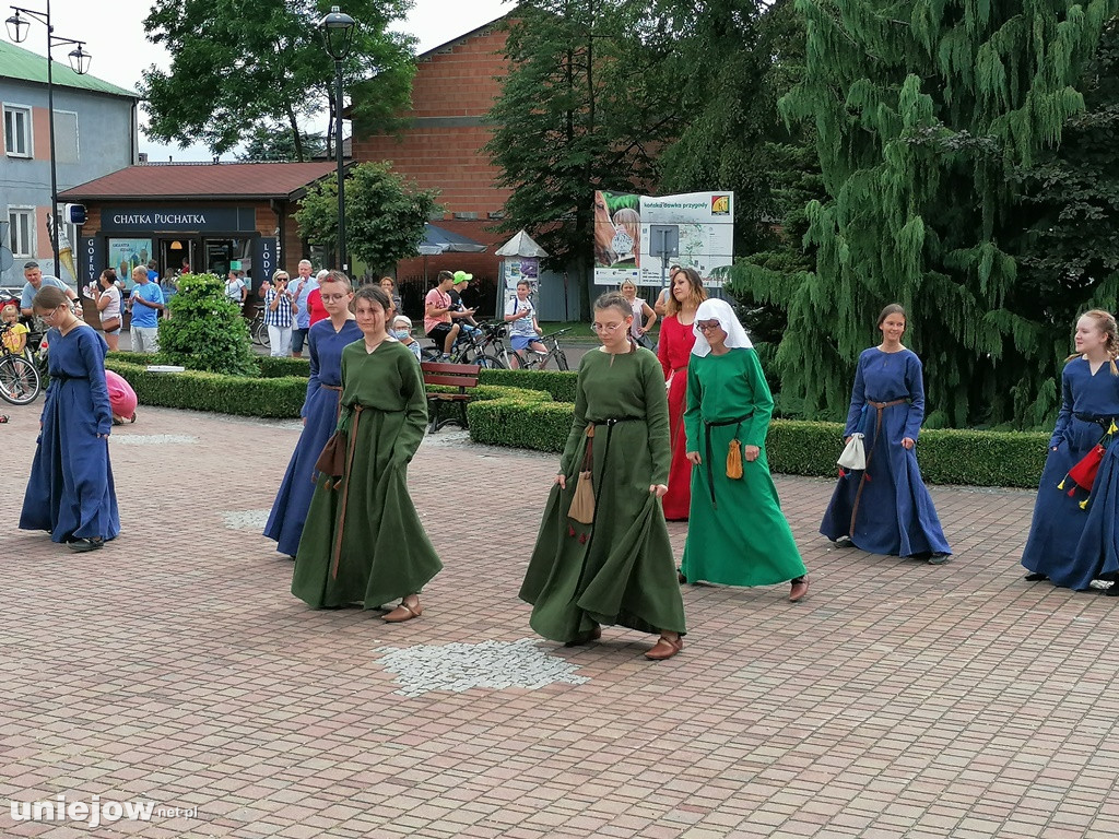 Dworzanie wystąpili na Rynku