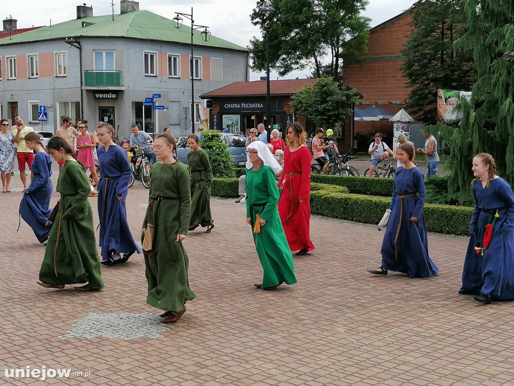 Dworzanie wystąpili na Rynku