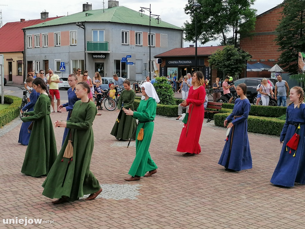 Dworzanie wystąpili na Rynku