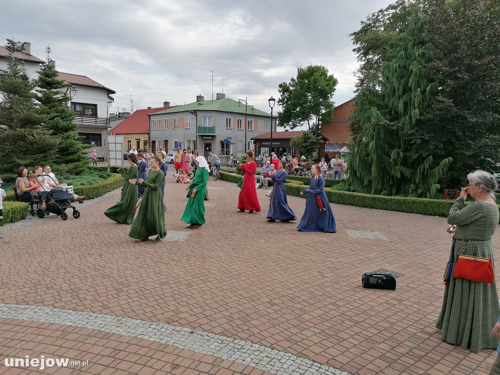 Dworzanie wystąpili na Rynku