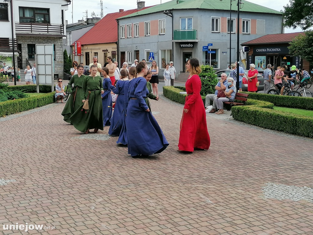 Dworzanie wystąpili na Rynku