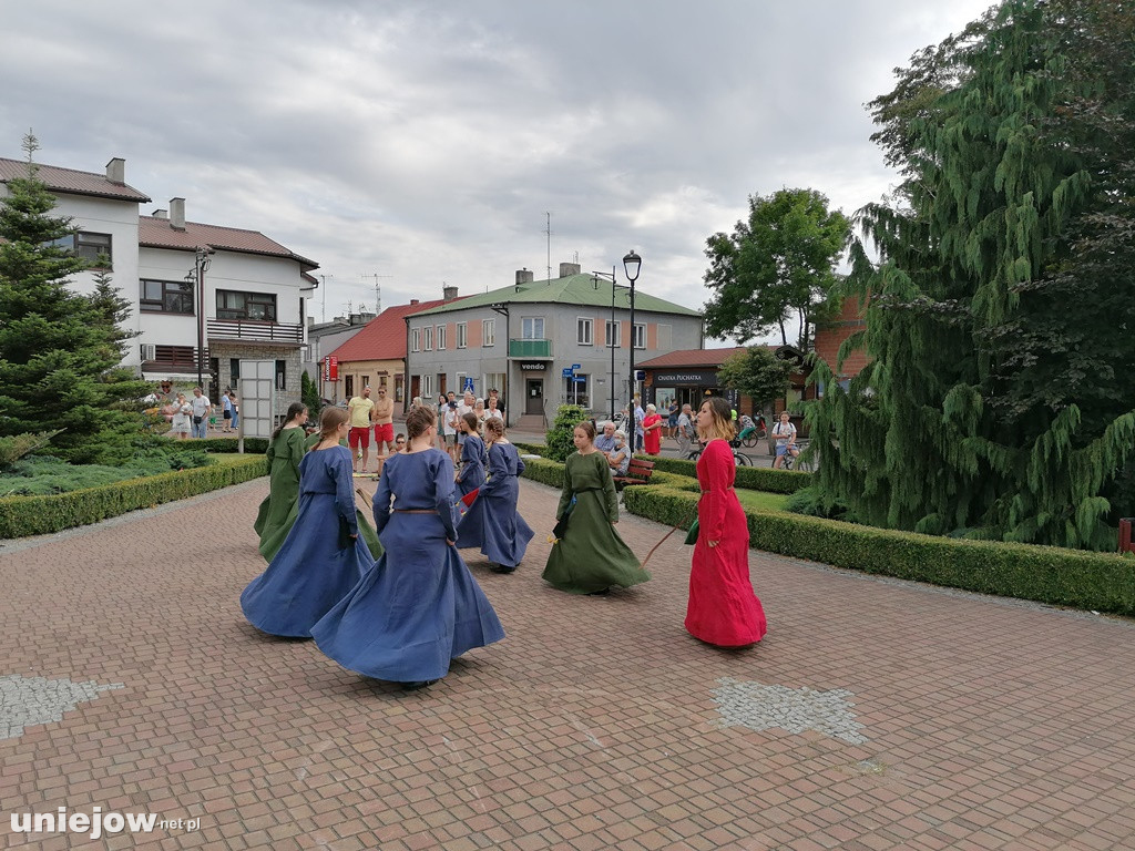 Dworzanie wystąpili na Rynku