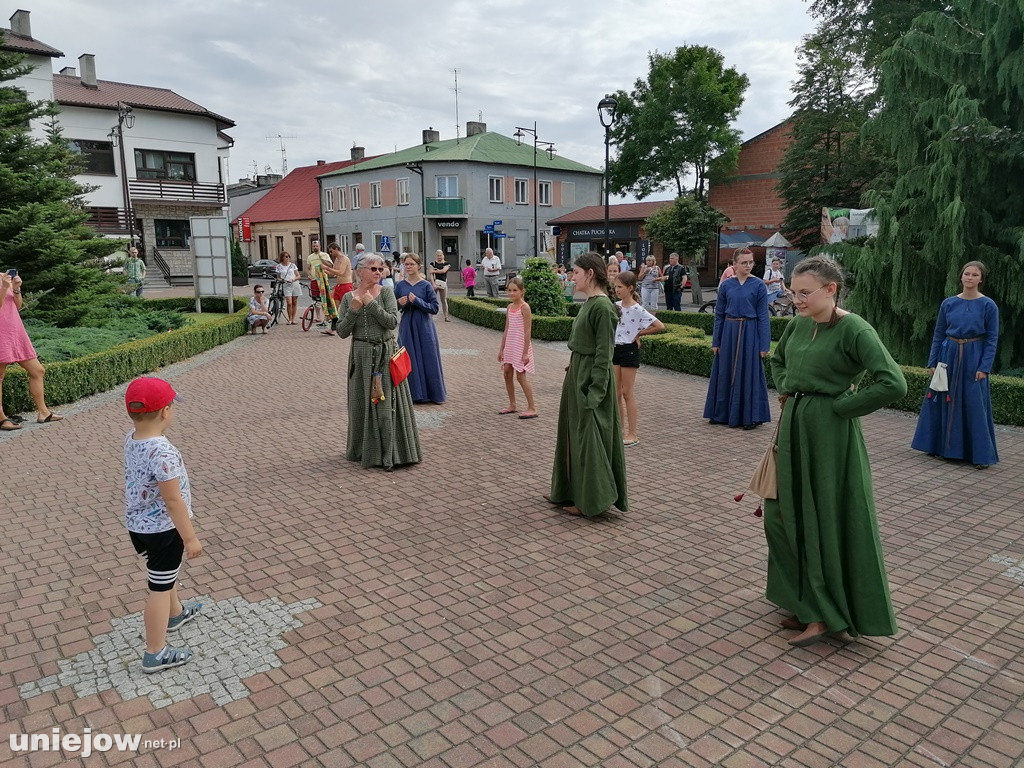 Dworzanie wystąpili na Rynku