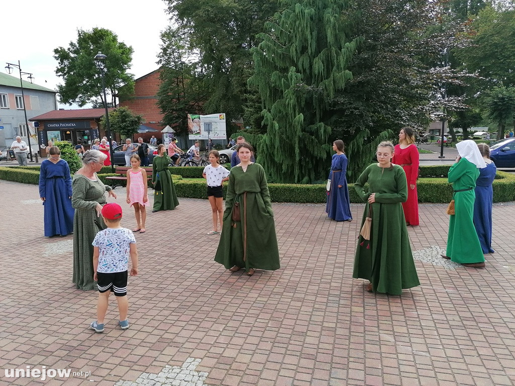 Dworzanie wystąpili na Rynku