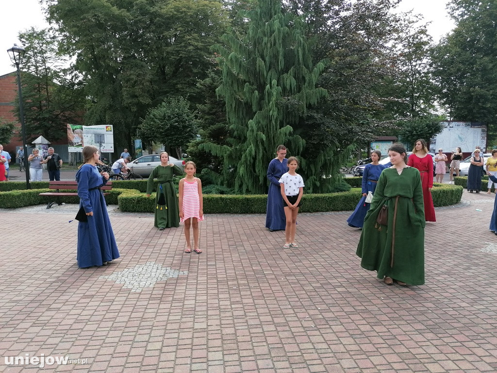 Dworzanie wystąpili na Rynku