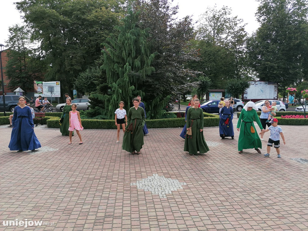 Dworzanie wystąpili na Rynku
