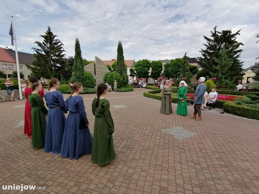 Dworzanie wystąpili na Rynku