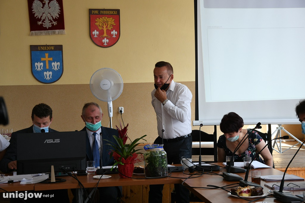 Burmistrz z absolutorium i wotum zaufania