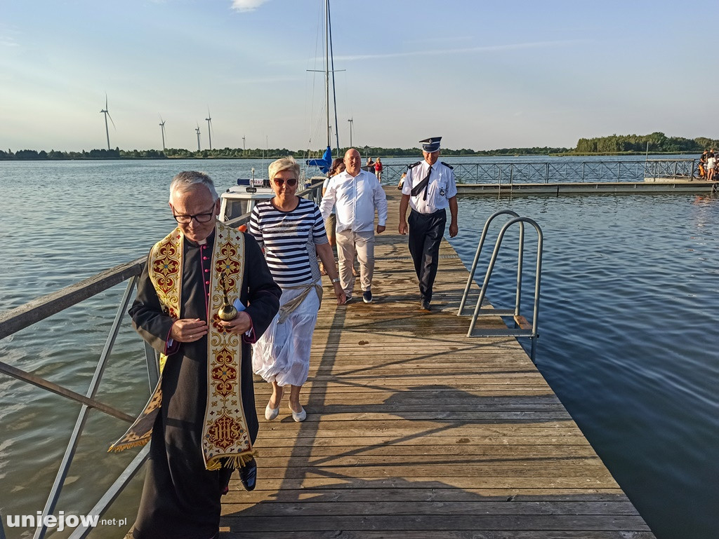 Strażacy z Uniejowa poświęcili swoją łódź - Helenkę