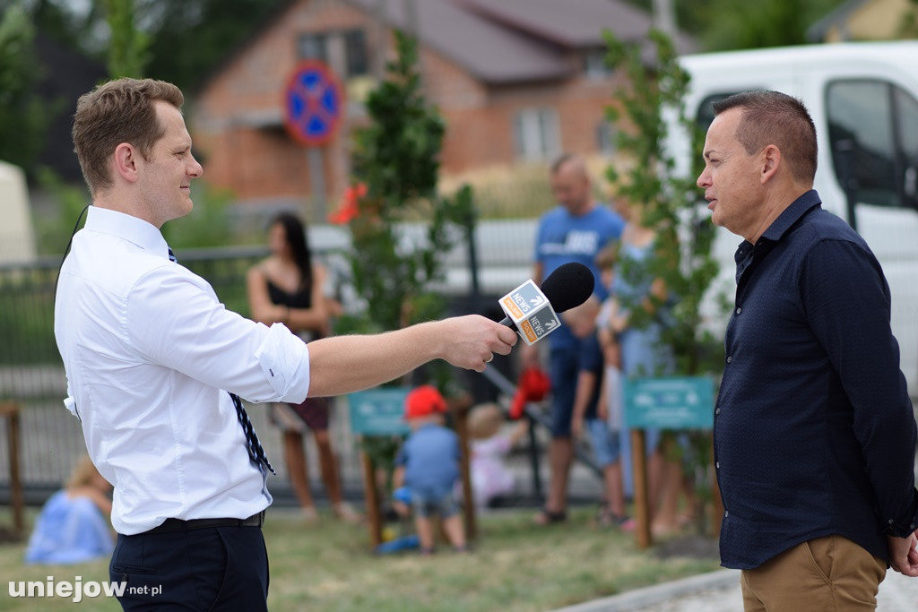 Dwulatki symbolicznie sadziły drzewa