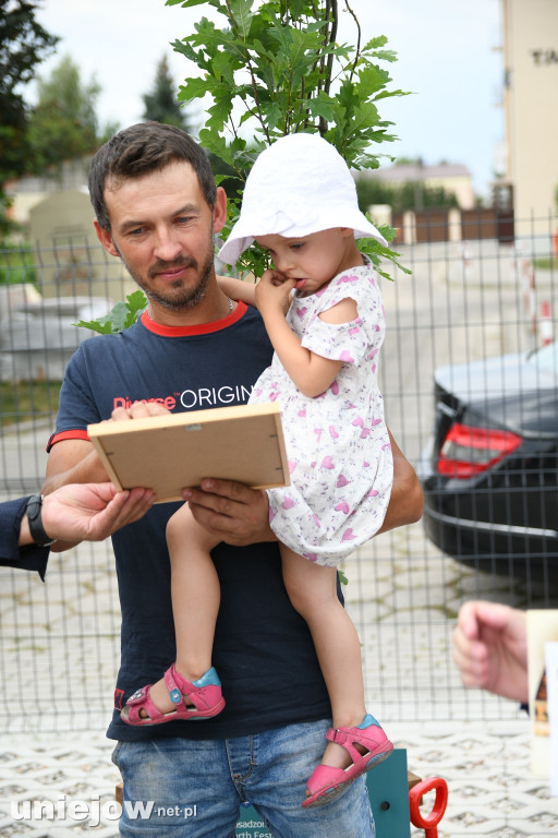 Dwulatki symbolicznie sadziły drzewa