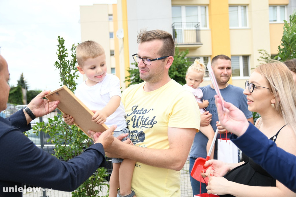 Dwulatki symbolicznie sadziły drzewa