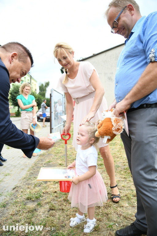 Dwulatki symbolicznie sadziły drzewa