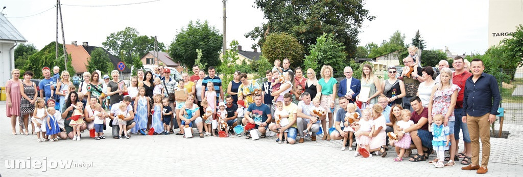 Dwulatki symbolicznie sadziły drzewa
