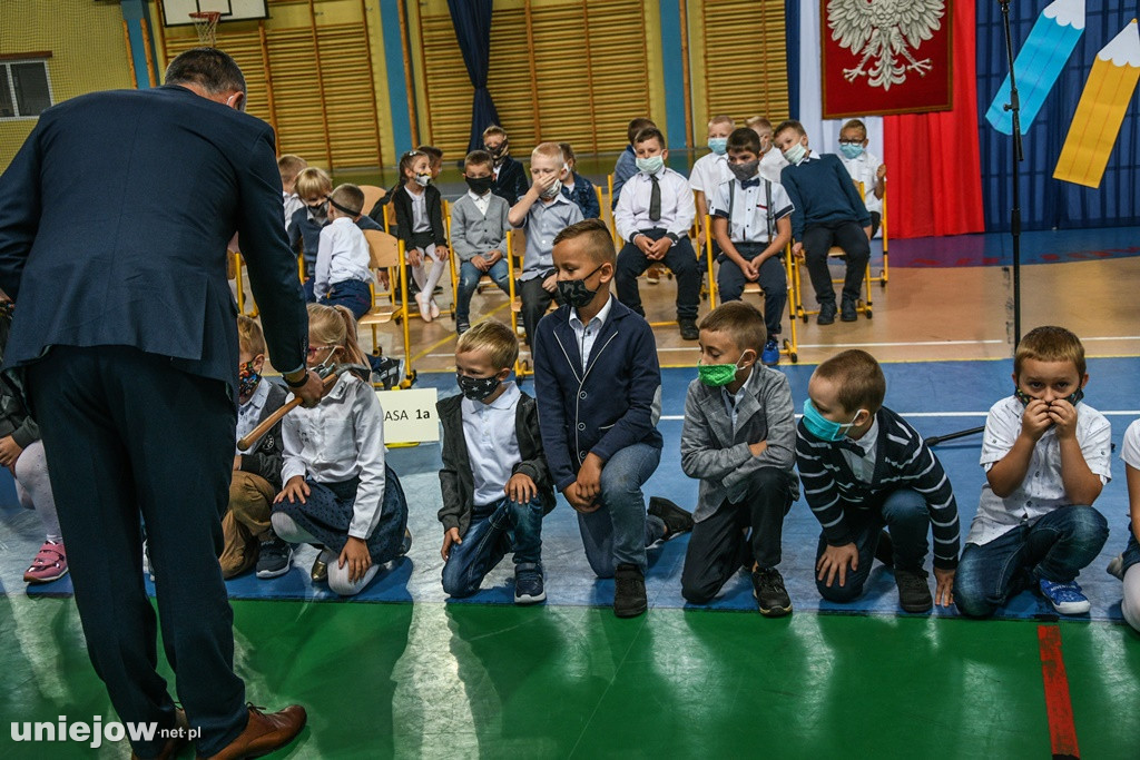 Uczniowie z Uniejowa rozpoczęli nowy rok szkolny 20/21