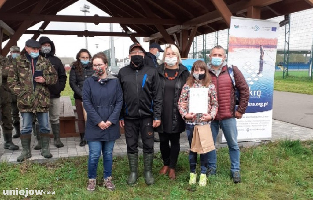 Młodzi wędkarze w Uniejowa na turnieju wędkarskim ,,Z Ikrą