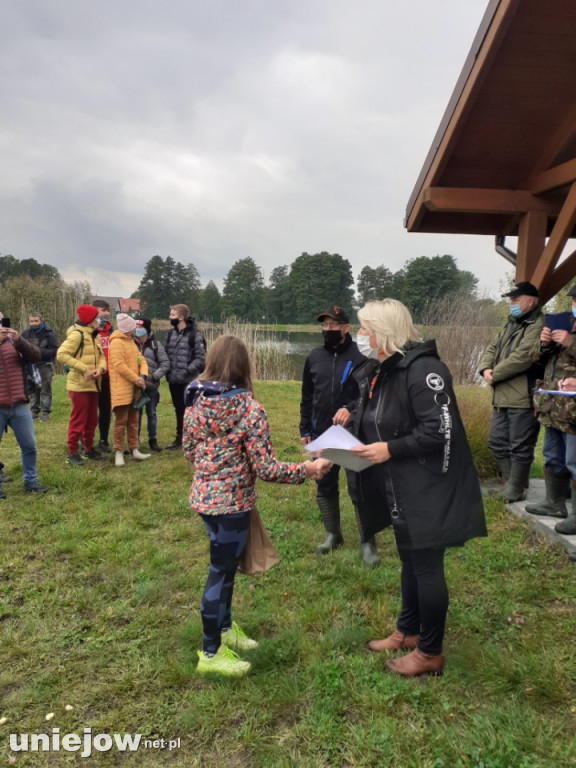 Młodzi wędkarze w Uniejowa na turnieju wędkarskim ,,Z Ikrą