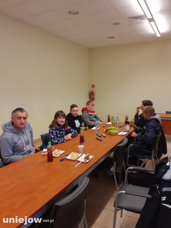 Młodzi wędkarze w Uniejowa na turnieju wędkarskim ,,Z Ikrą
