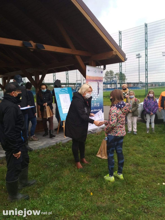 Młodzi wędkarze w Uniejowa na turnieju wędkarskim ,,Z Ikrą