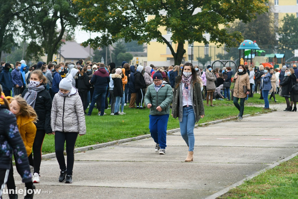 Próbna ewakuacja szkoły w Uniejowie