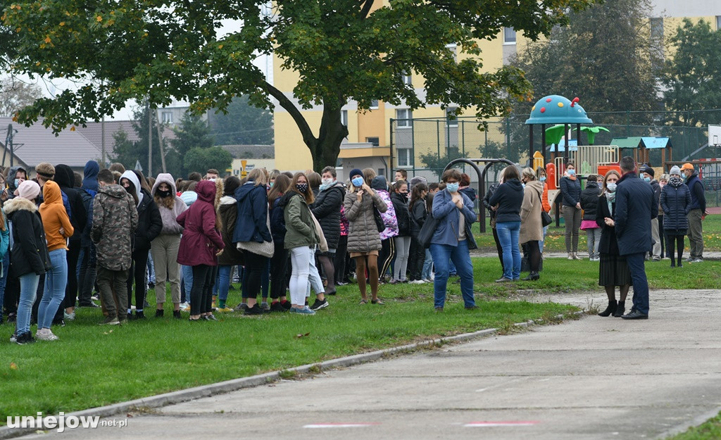 Próbna ewakuacja szkoły w Uniejowie