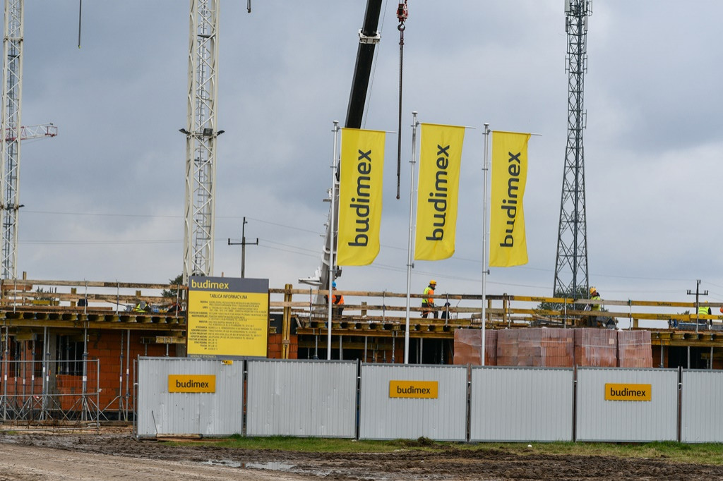Trwa budowa nowych mieszkań w Uniejowie. Zobacz postęp prac