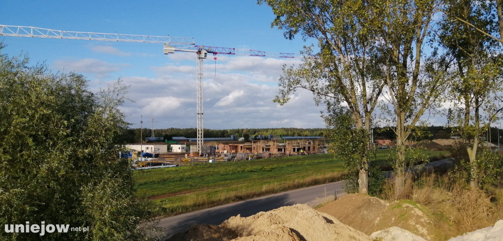 Trwa budowa nowych mieszkań w Uniejowie. Zobacz postęp prac