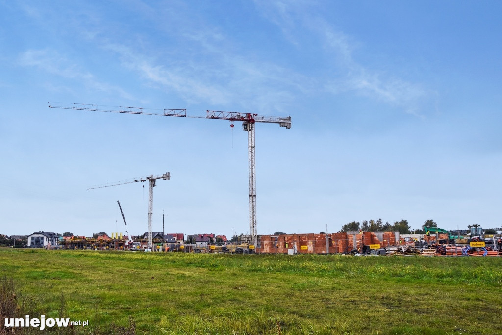 Trwa budowa nowych mieszkań w Uniejowie. Zobacz postęp prac