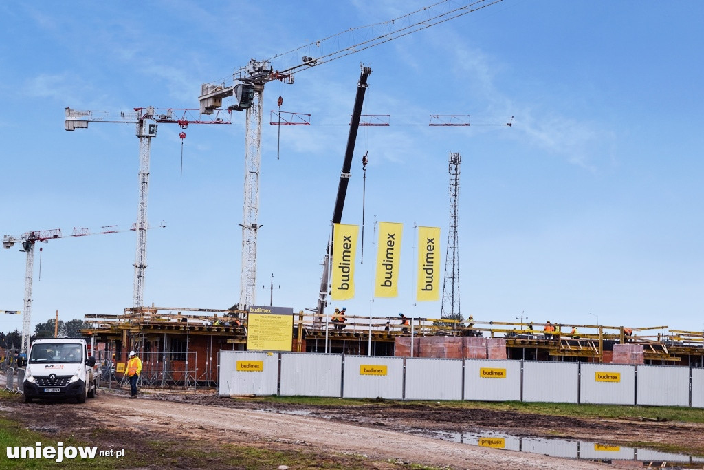 Trwa budowa nowych mieszkań w Uniejowie. Zobacz postęp prac