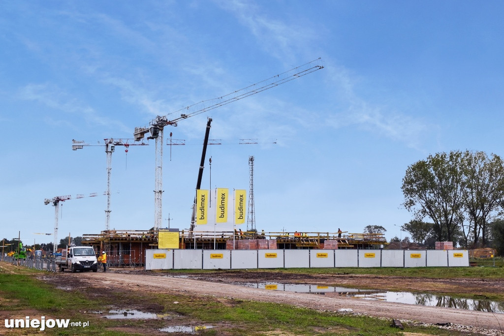 Trwa budowa nowych mieszkań w Uniejowie. Zobacz postęp prac