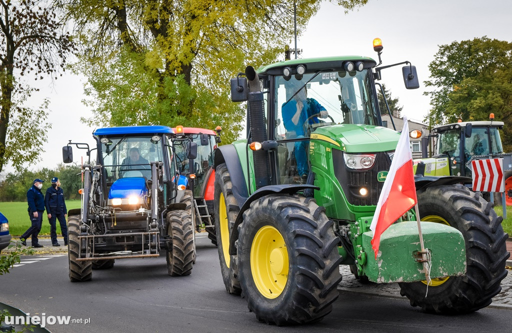 Uniejów zakorkowany. Rolnicy protestowali na drodze