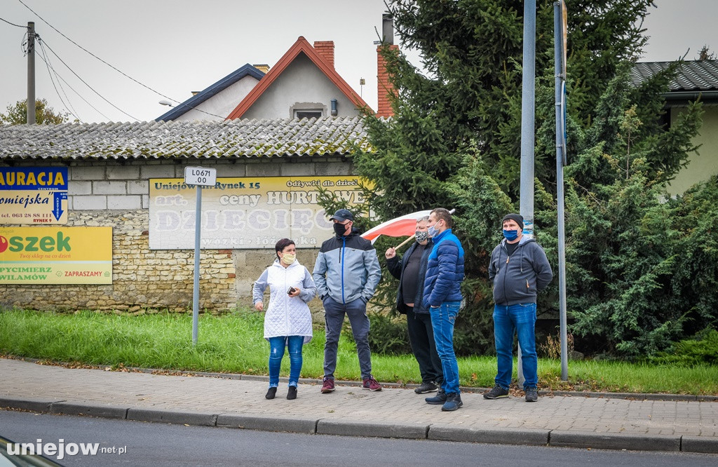 Uniejów zakorkowany. Rolnicy protestowali na drodze