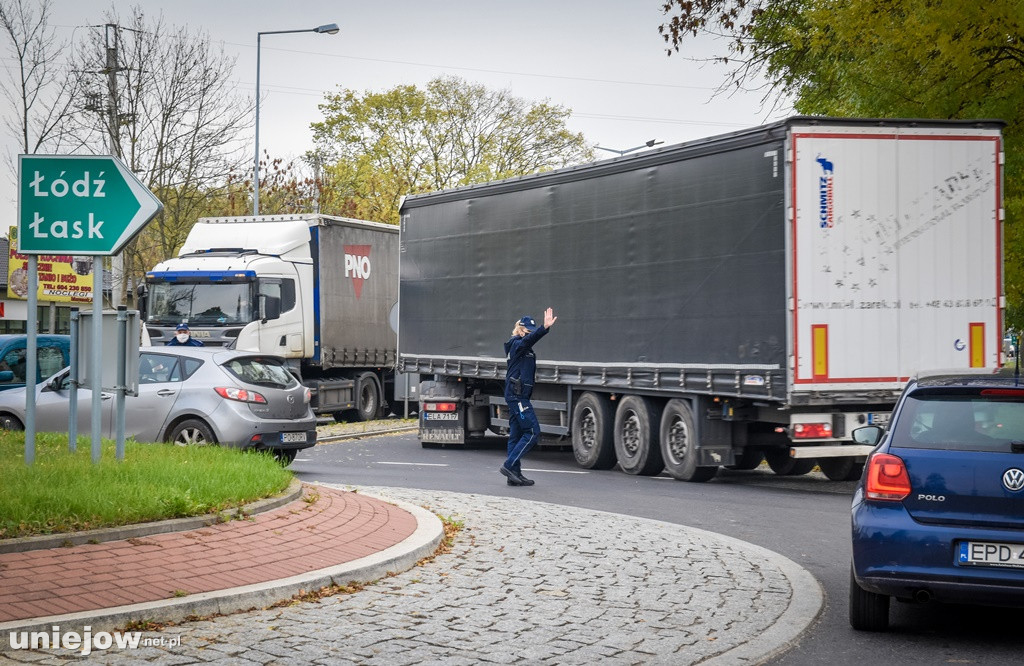 Uniejów zakorkowany. Rolnicy protestowali na drodze