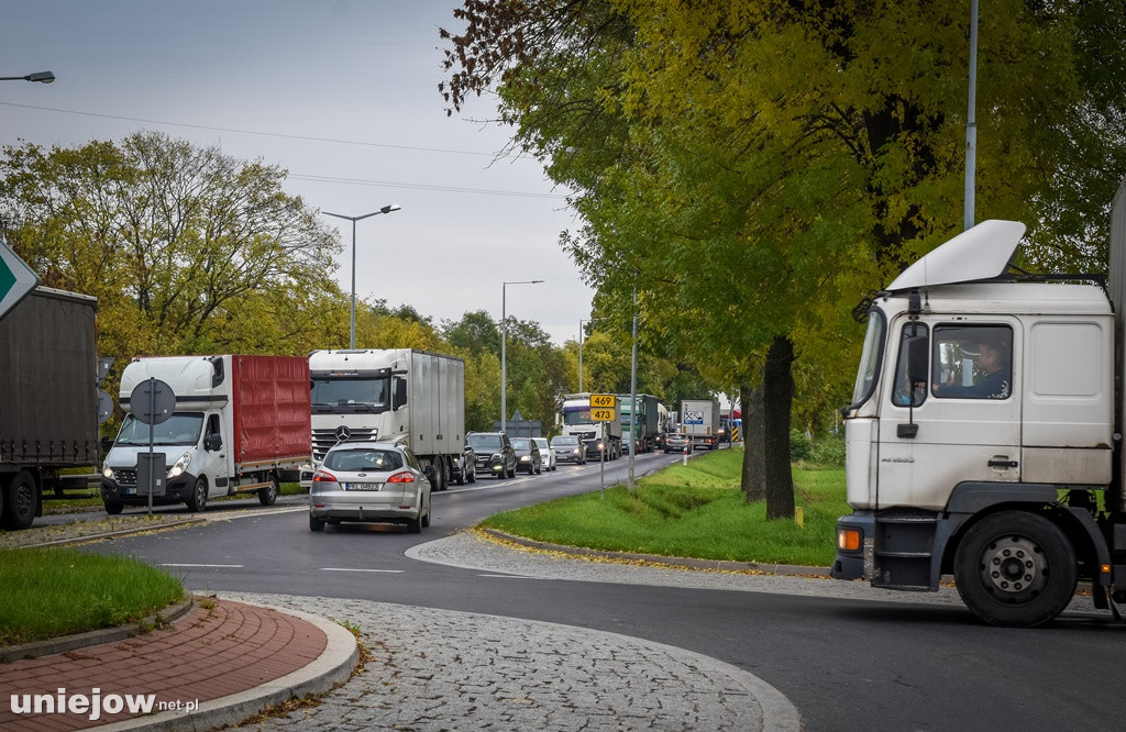 Uniejów zakorkowany. Rolnicy protestowali na drodze