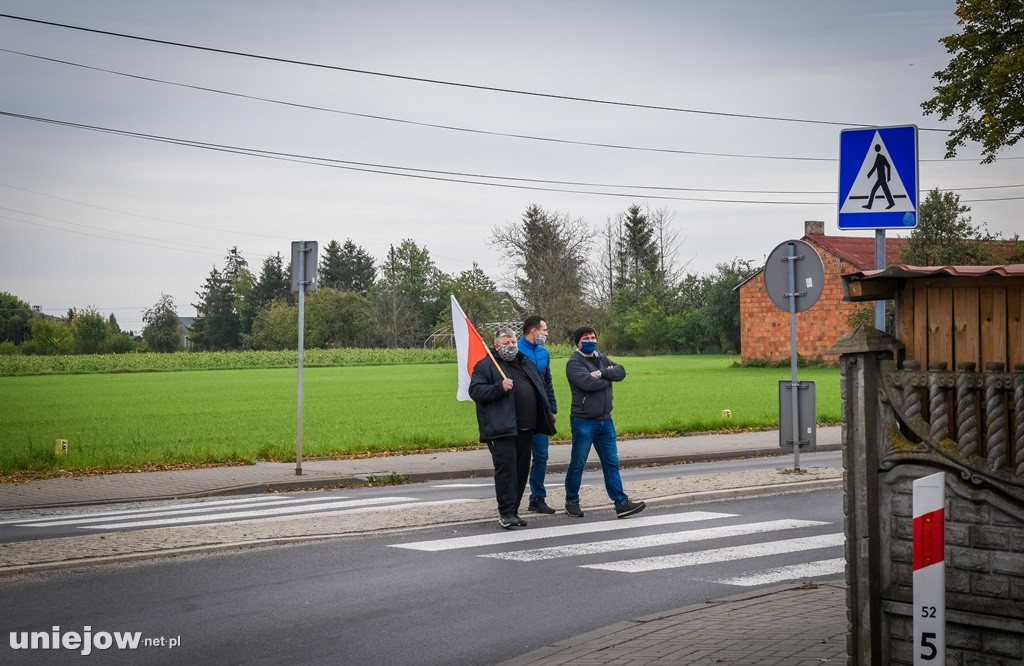 Uniejów zakorkowany. Rolnicy protestowali na drodze