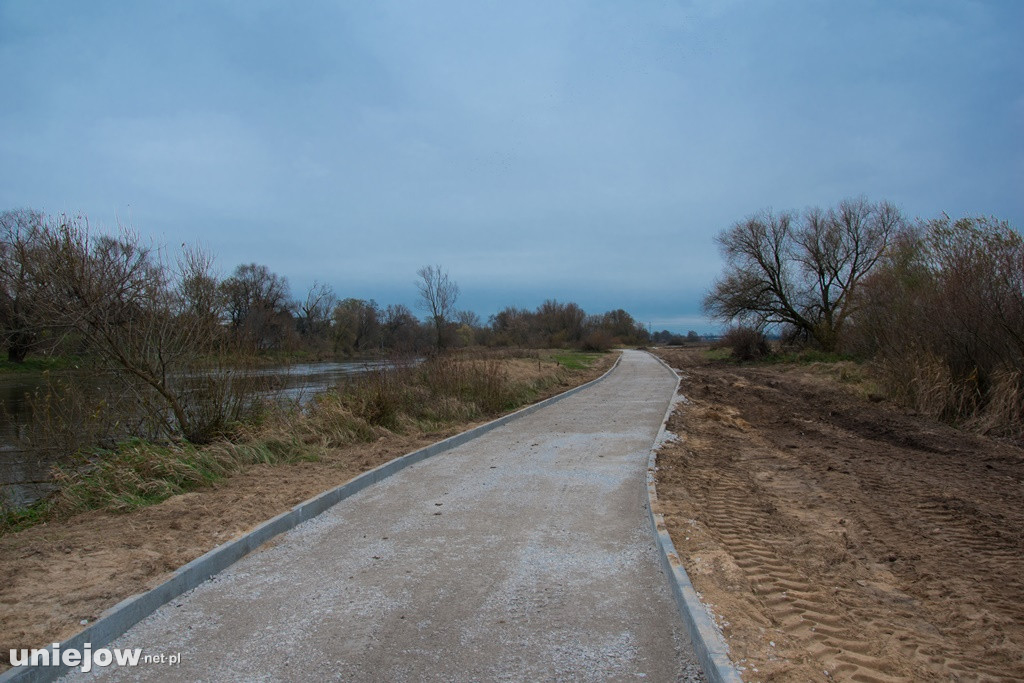 Budowa bulwarów nadwarciańskich w Uniejowie trwa[ZDJĘCIA]